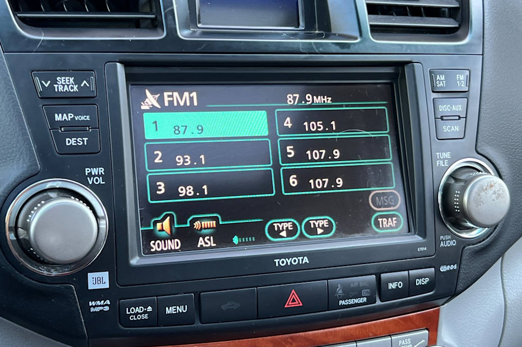 Thumbnail: 2010 Toyota Highlander - 13