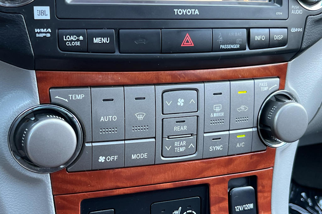 Thumbnail: 2010 Toyota Highlander - 28