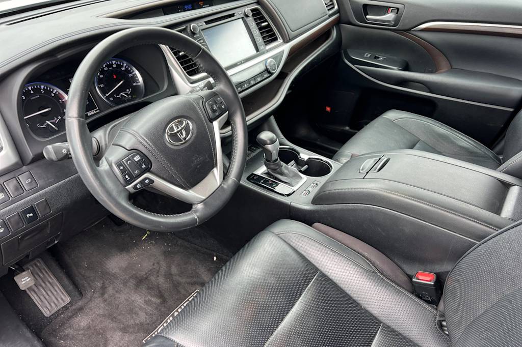 Thumbnail: 2014 Toyota Highlander - 2