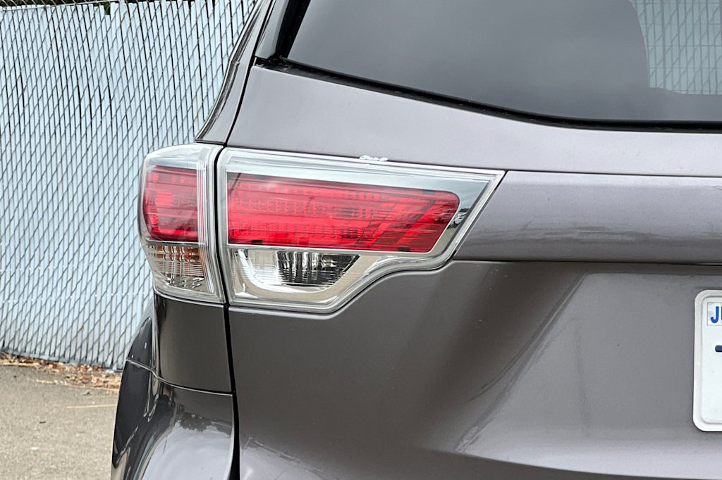 Thumbnail: 2014 Toyota Highlander - 24