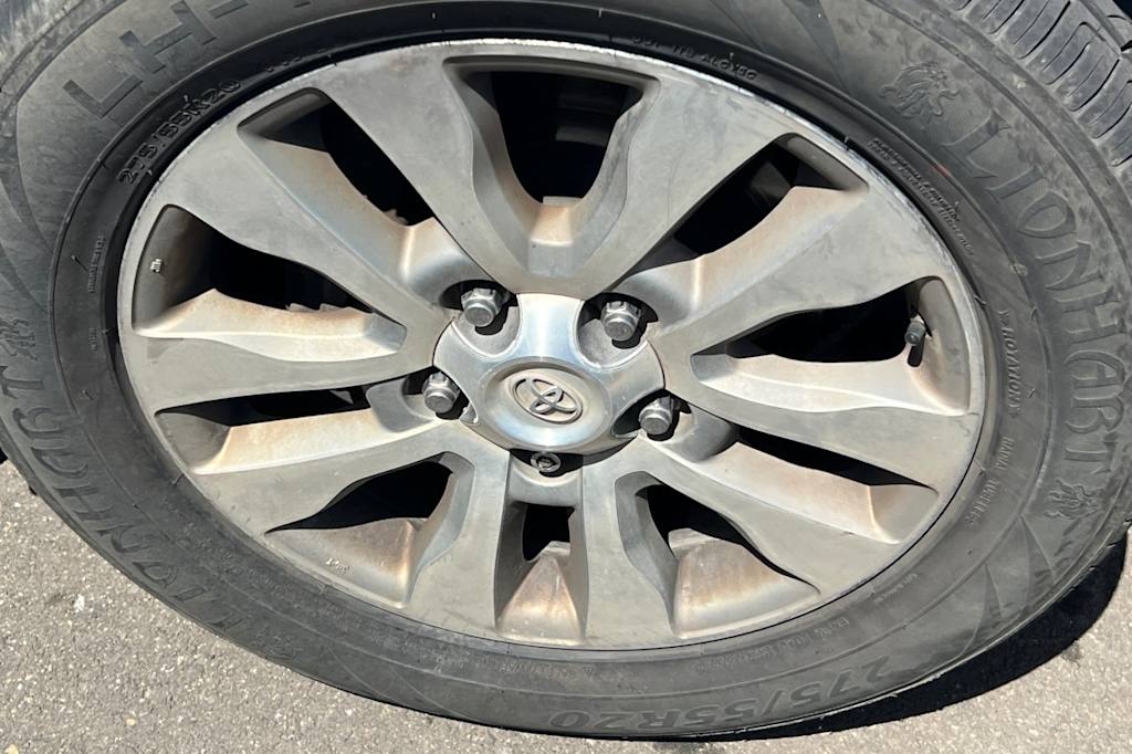 Thumbnail: 2015 Toyota Sequoia - 17