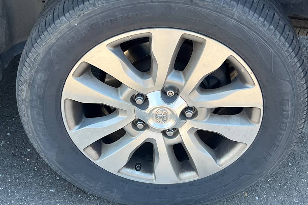 Thumbnail: 2015 Toyota Sequoia - 23