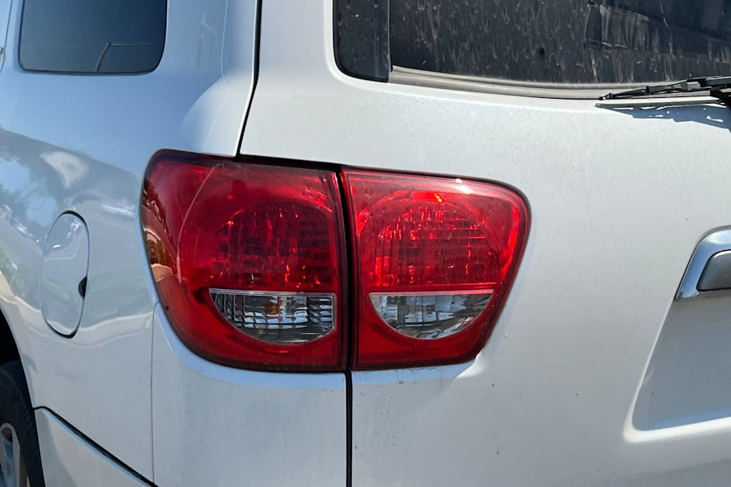 Thumbnail: 2015 Toyota Sequoia - 21