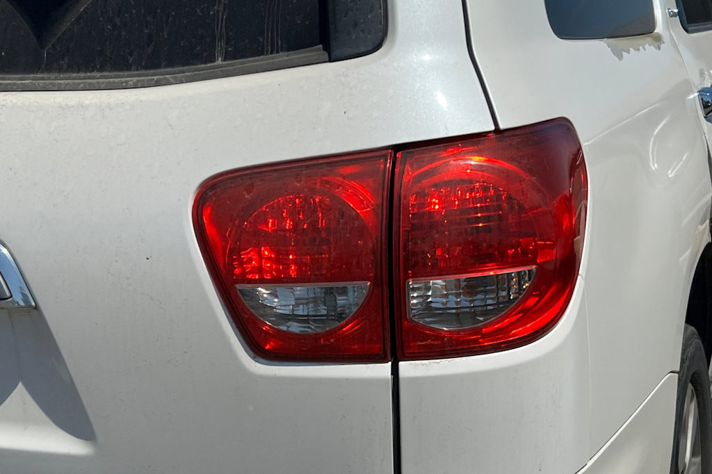 Thumbnail: 2015 Toyota Sequoia - 19