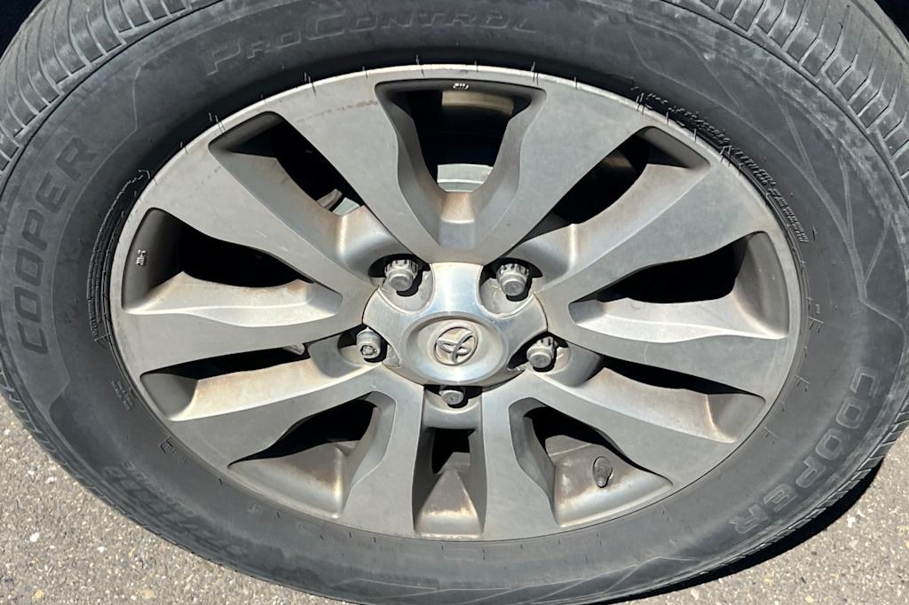 Thumbnail: 2015 Toyota Sequoia - 18