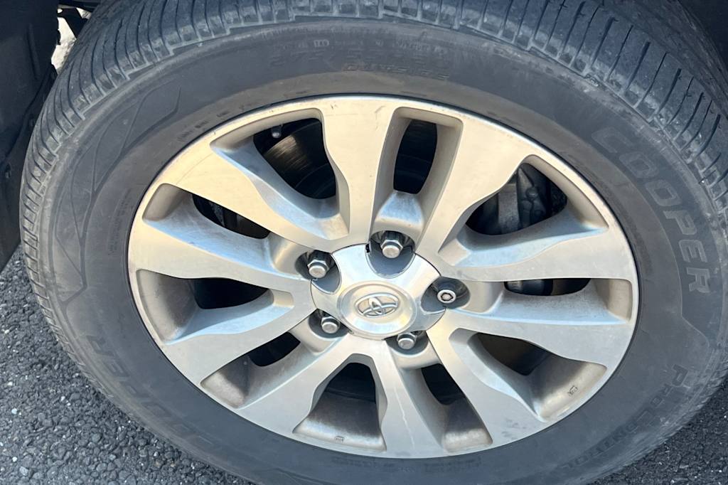 Thumbnail: 2015 Toyota Sequoia - 6