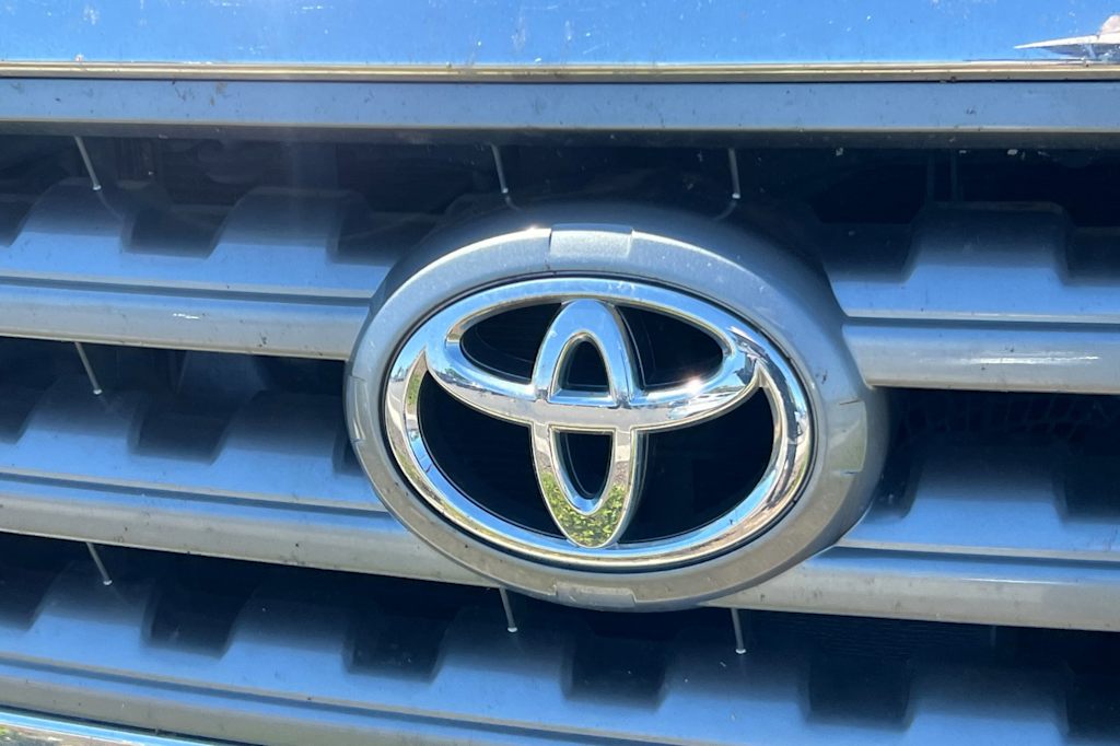 Thumbnail: 2015 Toyota Sequoia - 15