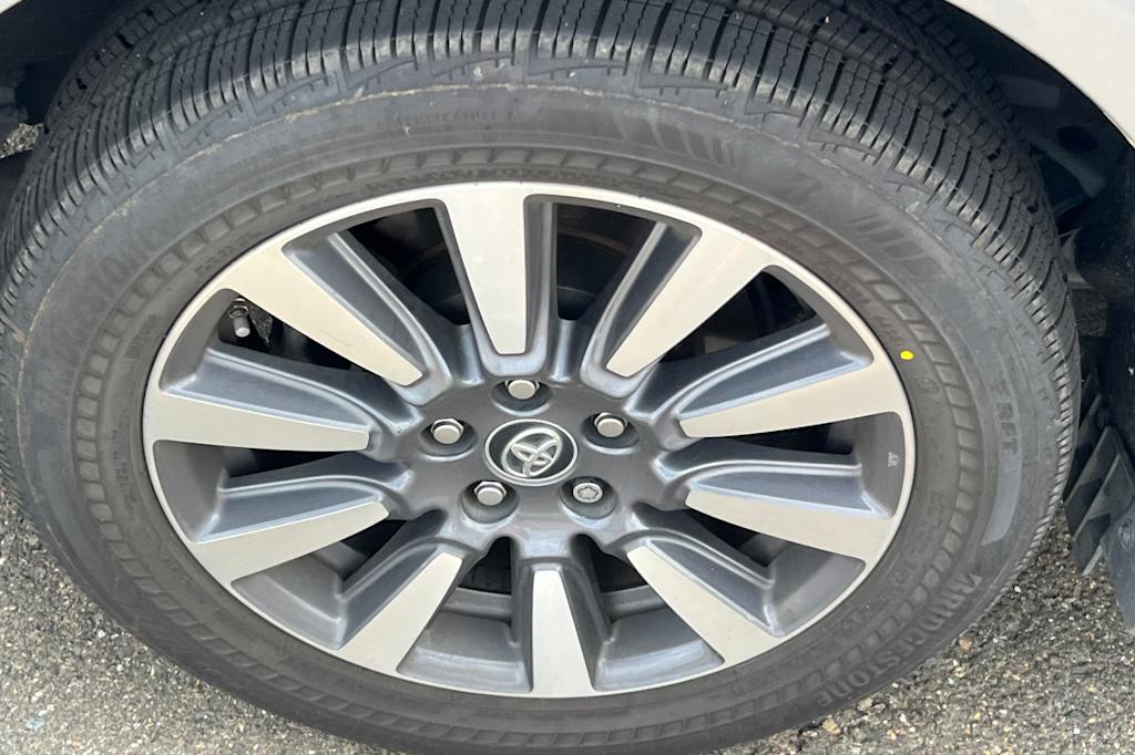 Thumbnail: 2018 Toyota Sienna - 17