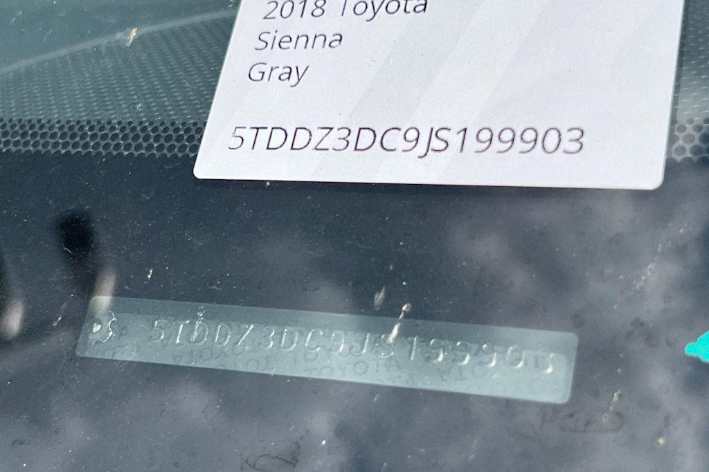 Thumbnail: 2018 Toyota Sienna - 8