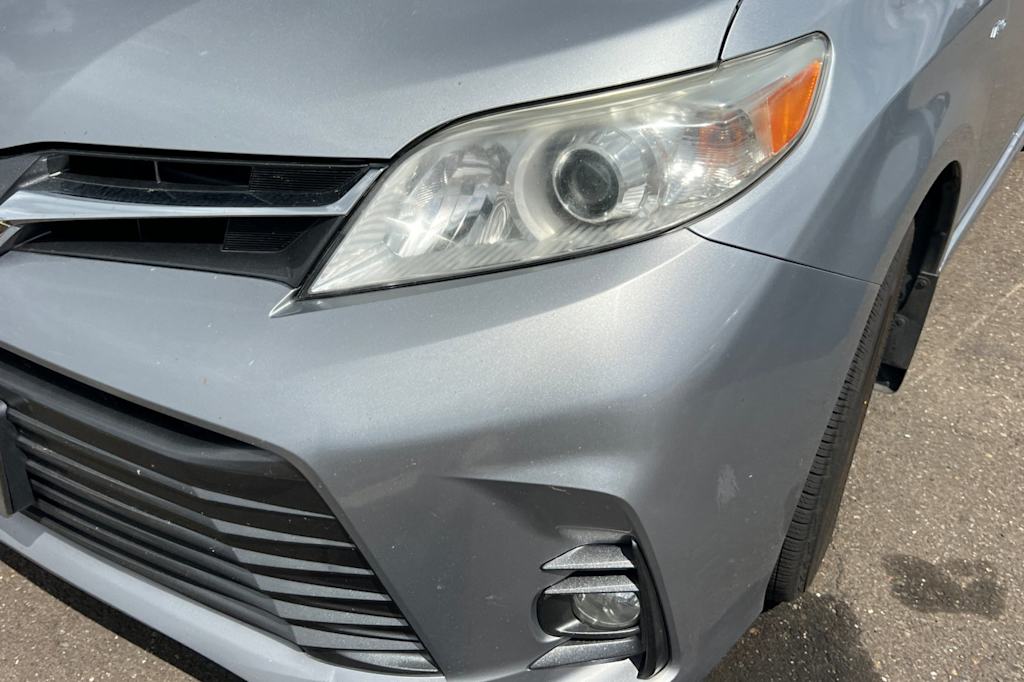 Thumbnail: 2018 Toyota Sienna - 12