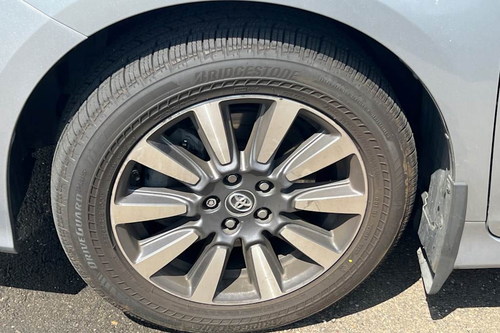 Thumbnail: 2018 Toyota Sienna - 6