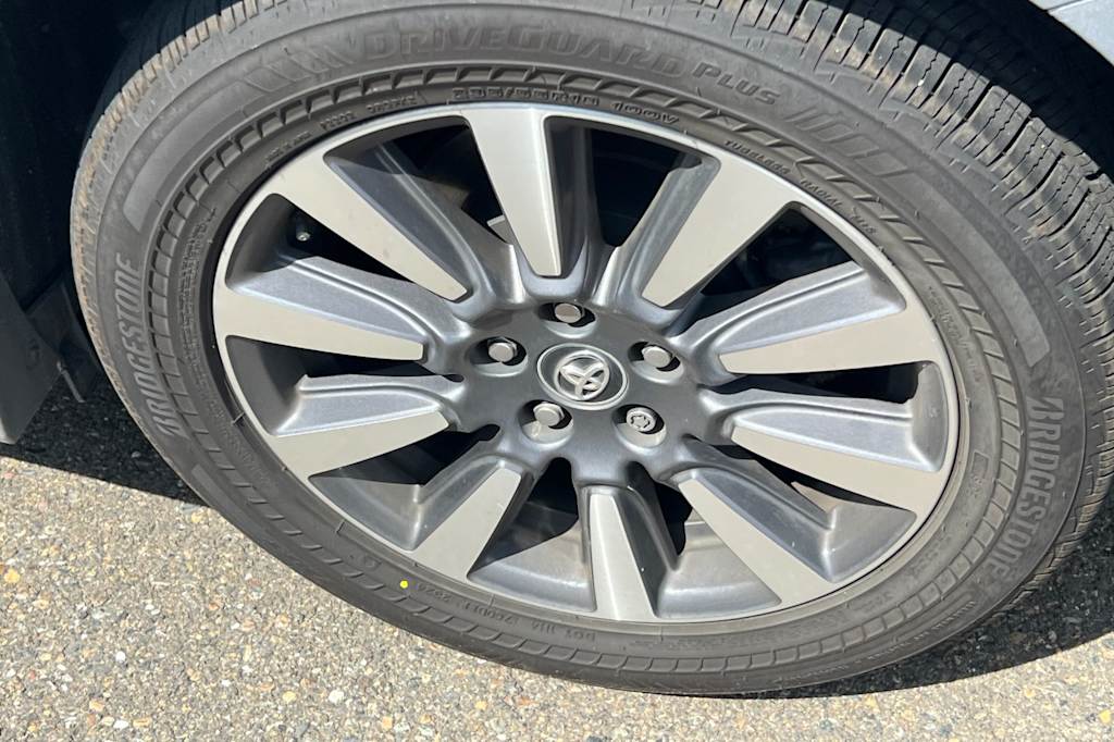 Thumbnail: 2018 Toyota Sienna - 22
