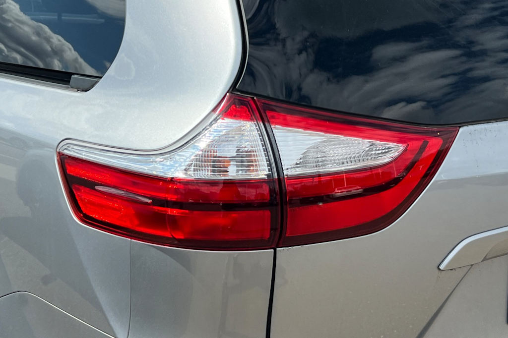 Thumbnail: 2018 Toyota Sienna - 20