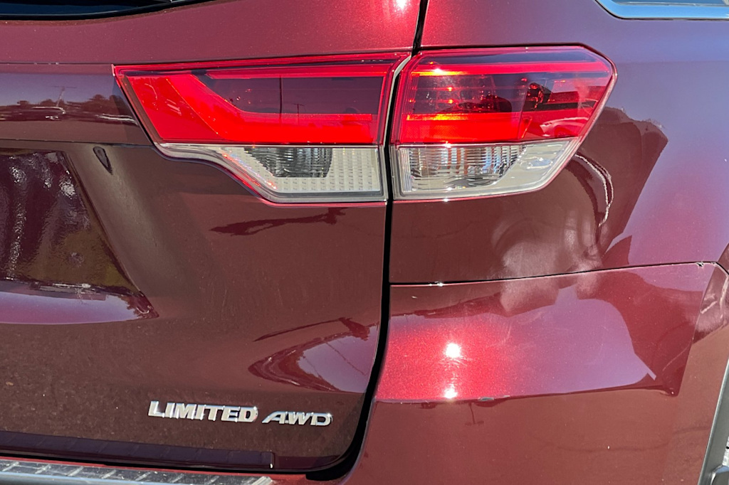 Thumbnail: 2017 Toyota Highlander - 36
