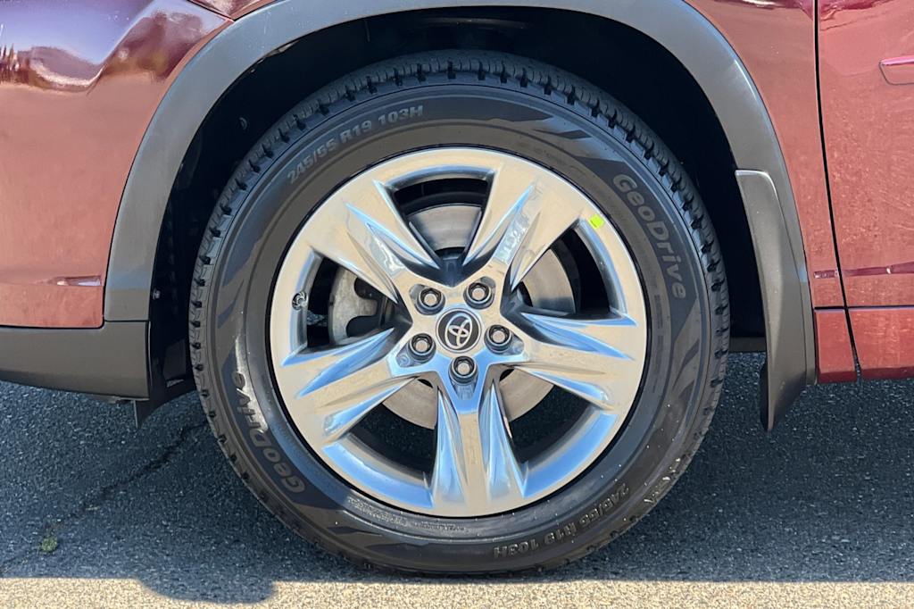 Thumbnail: 2017 Toyota Highlander - 7