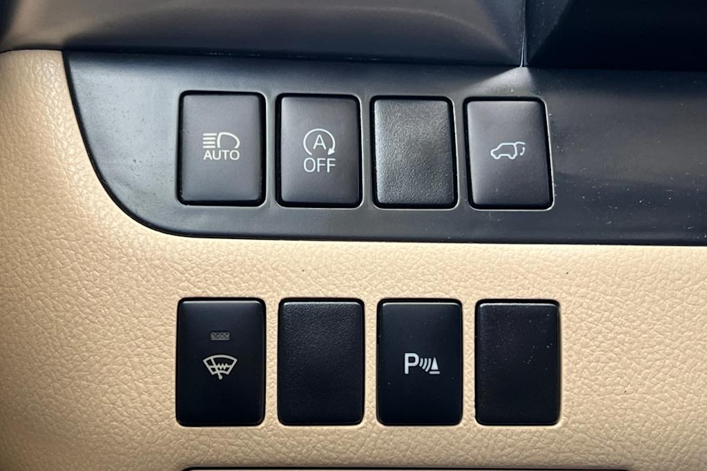 Thumbnail: 2017 Toyota Highlander - 35