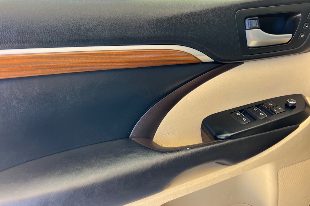 Thumbnail: 2017 Toyota Highlander - 19