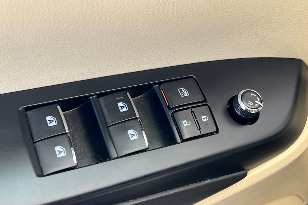 Thumbnail: 2017 Toyota Highlander - 20