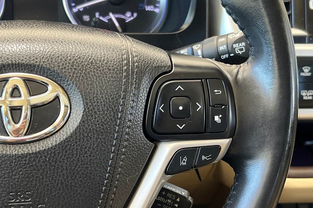 Thumbnail: 2017 Toyota Highlander - 33