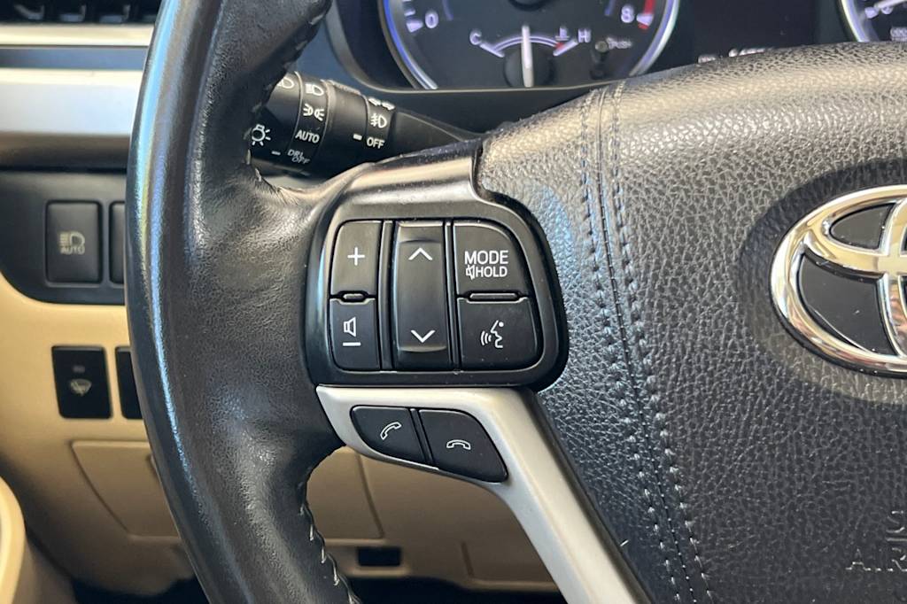 Thumbnail: 2017 Toyota Highlander - 32