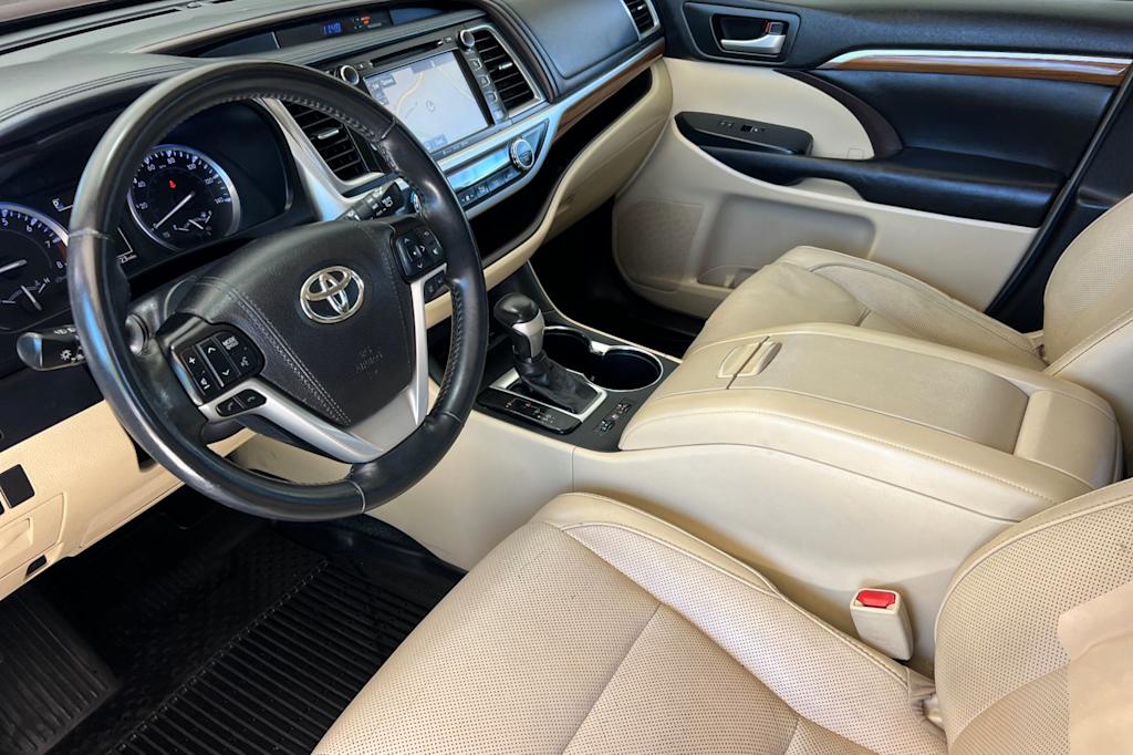 Thumbnail: 2017 Toyota Highlander - 8
