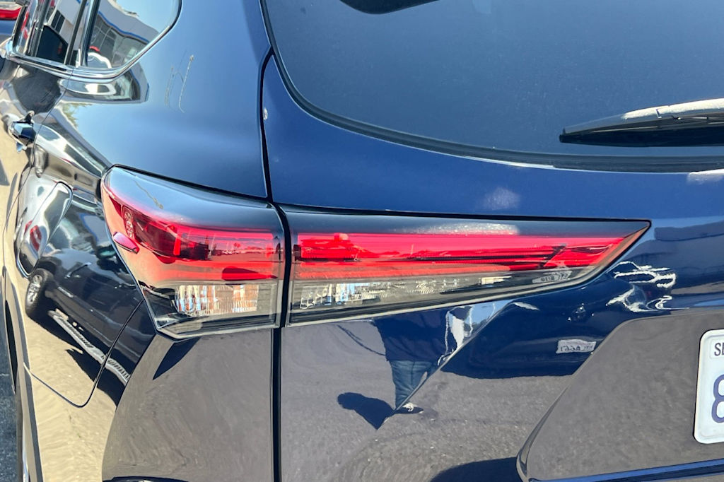 Thumbnail: 2021 Toyota Highlander - 15