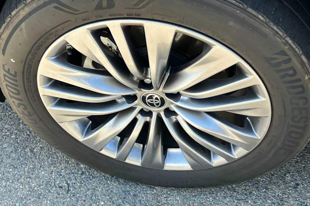 Thumbnail: 2021 Toyota Highlander - 21