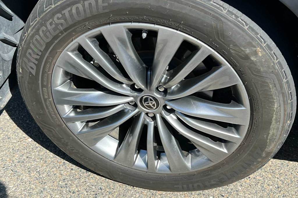 Thumbnail: 2021 Toyota Highlander - 14