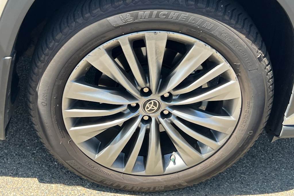 Thumbnail: 2022 Toyota Highlander - 16