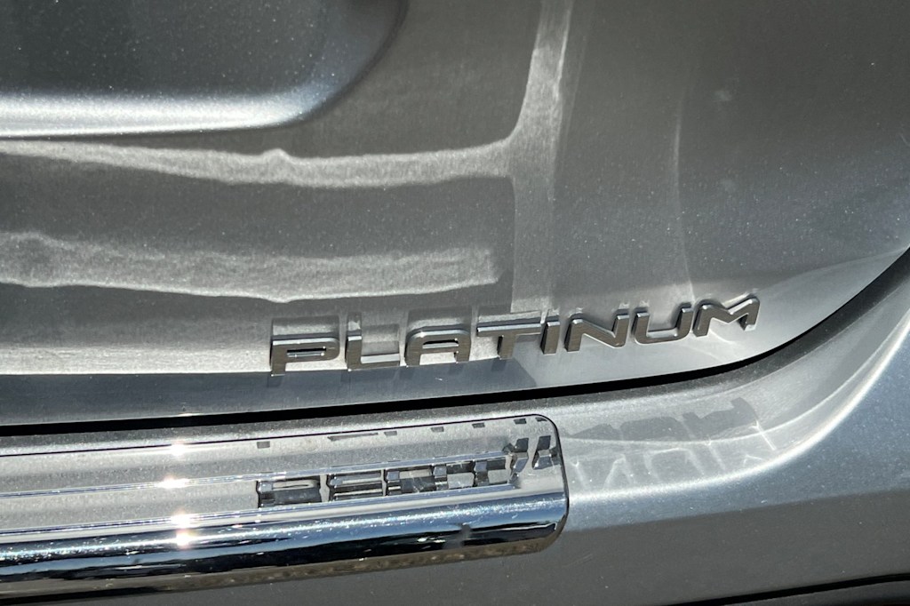 Thumbnail: 2022 Toyota Highlander - 22