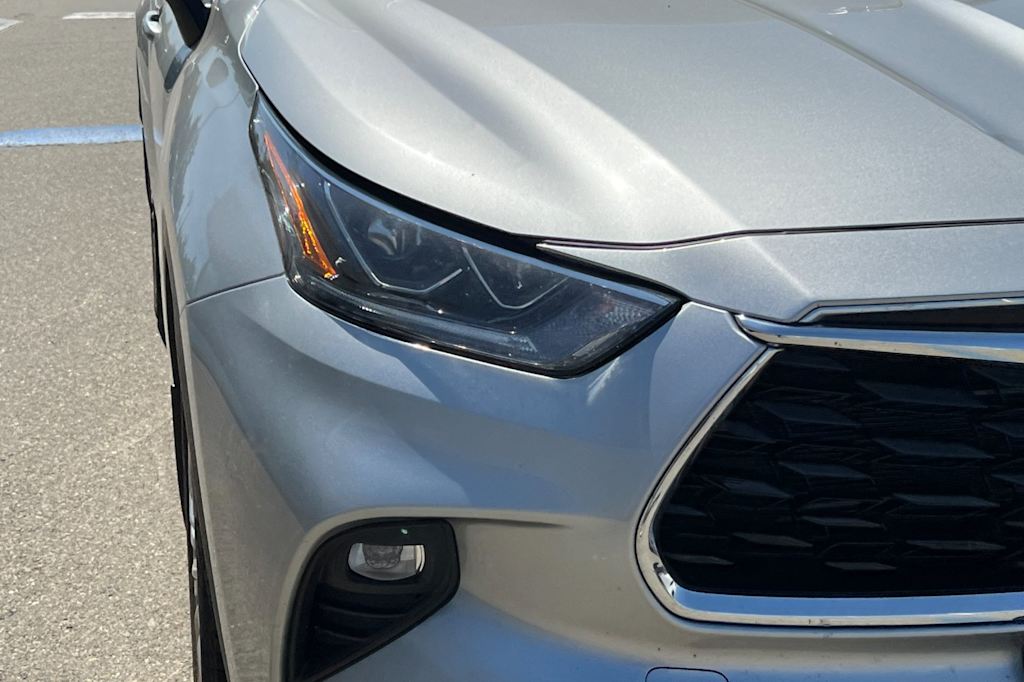 Thumbnail: 2022 Toyota Highlander - 15