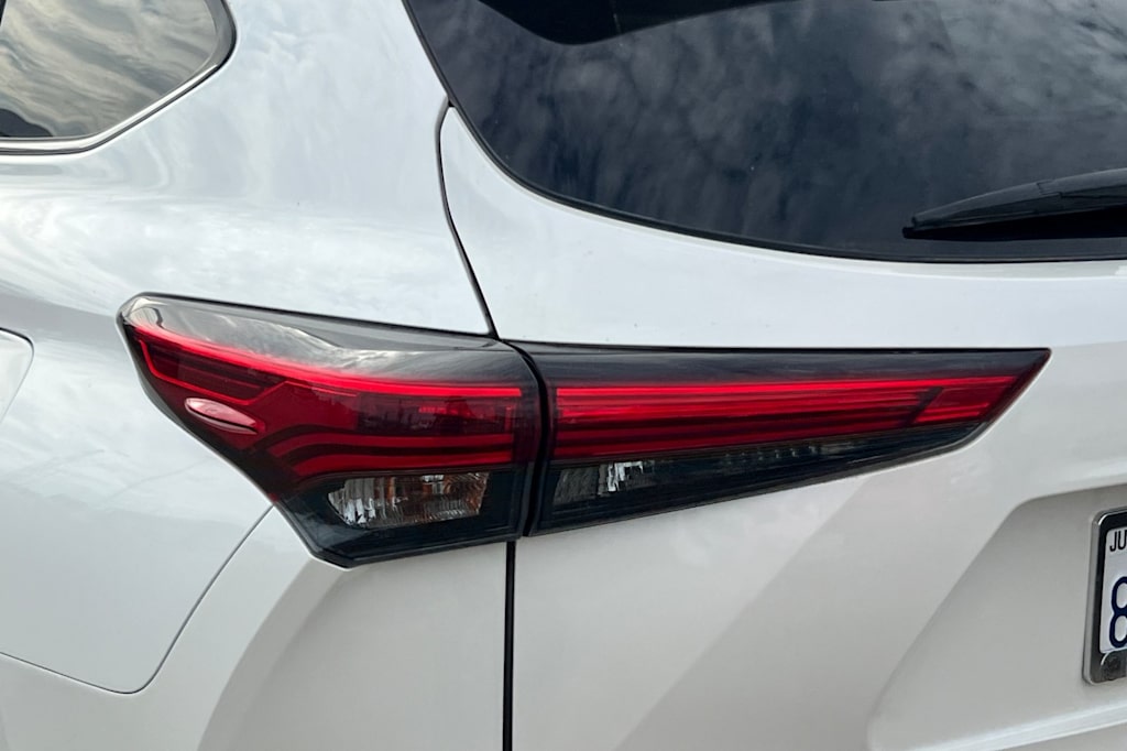 Thumbnail: 2021 Toyota Highlander - 21