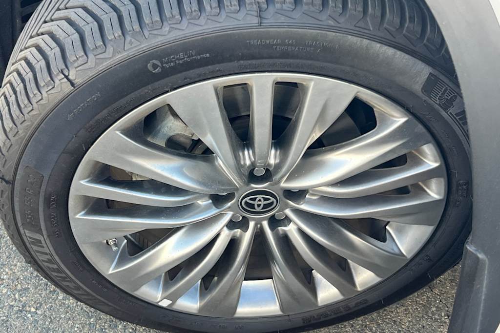 Thumbnail: 2023 Toyota Highlander - 6
