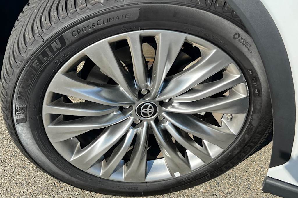 Thumbnail: 2023 Toyota Highlander - 17