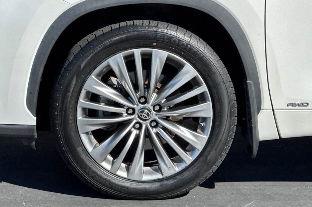 Thumbnail: 2021 Toyota Highlander - 8