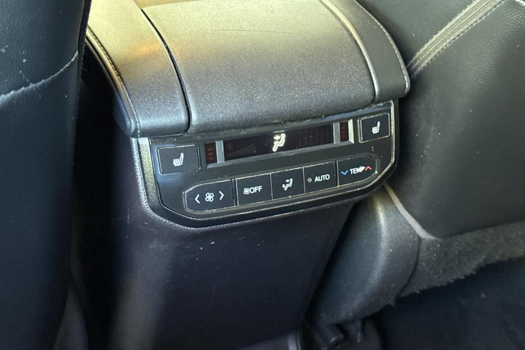 Thumbnail: 2021 Toyota Highlander - 23