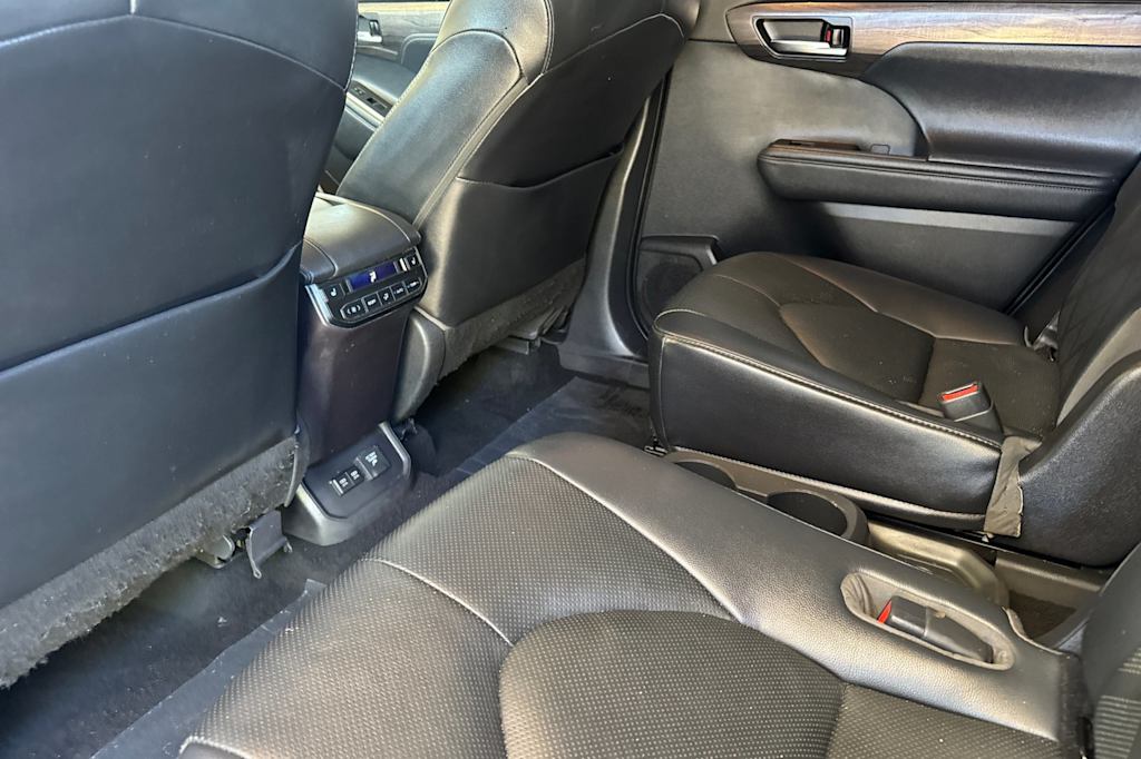 Thumbnail: 2021 Toyota Highlander - 10
