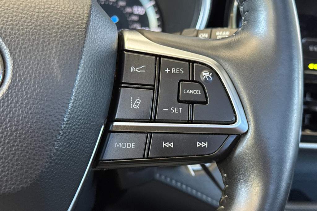 Thumbnail: 2021 Toyota Highlander - 32