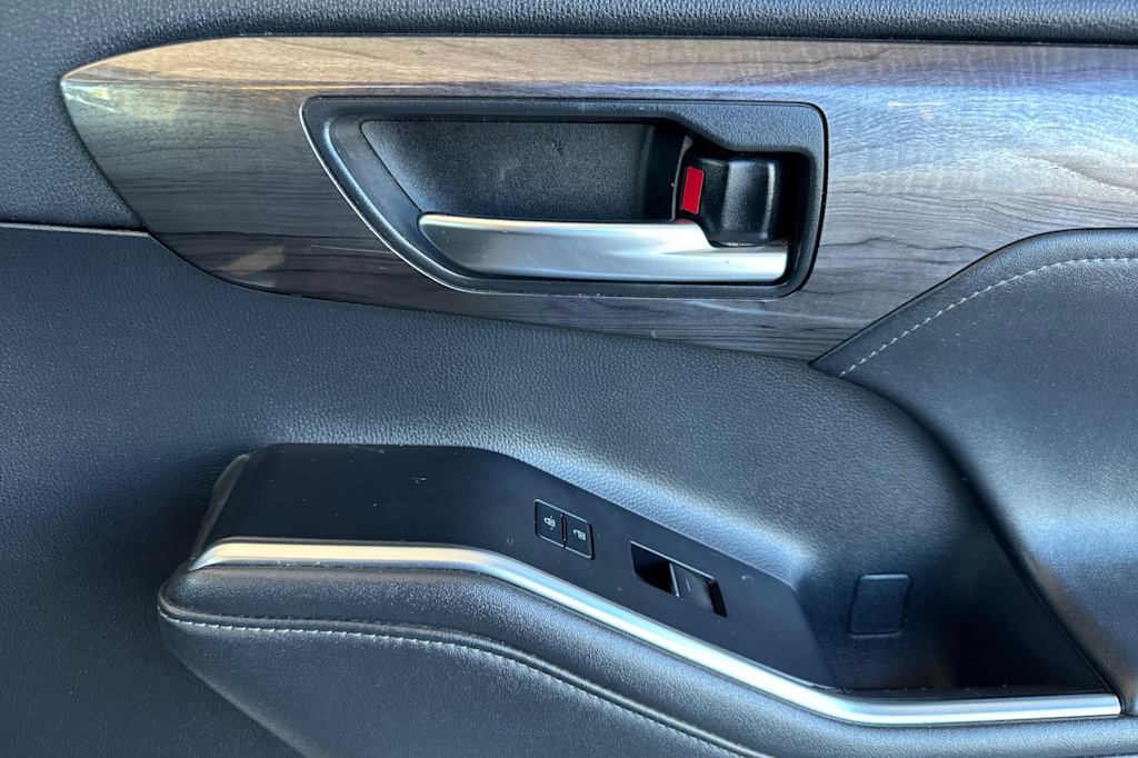 Thumbnail: 2021 Toyota Highlander - 25