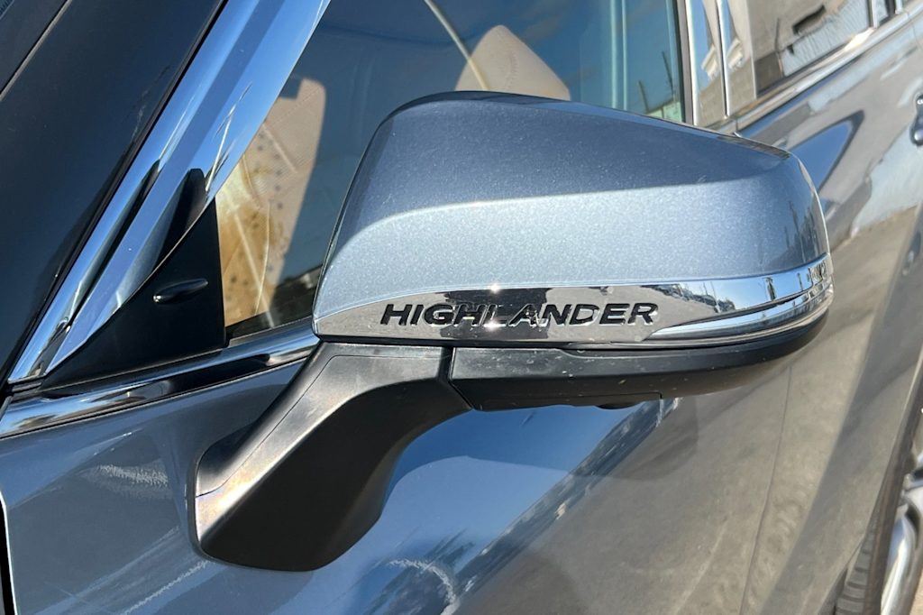 Thumbnail: 2021 Toyota Highlander - 15