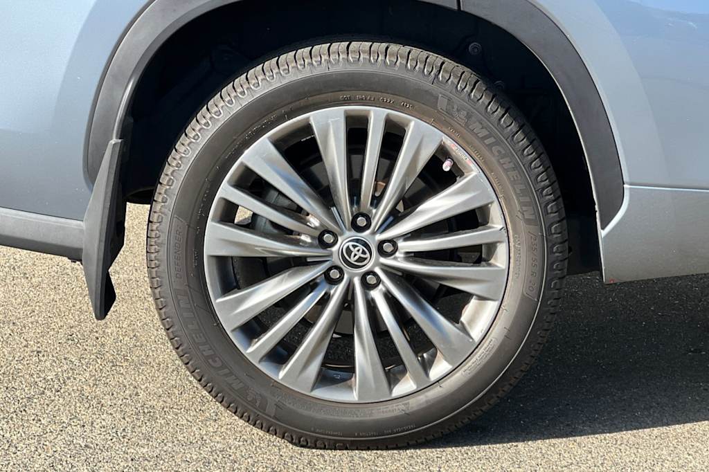 Thumbnail: 2021 Toyota Highlander - 21