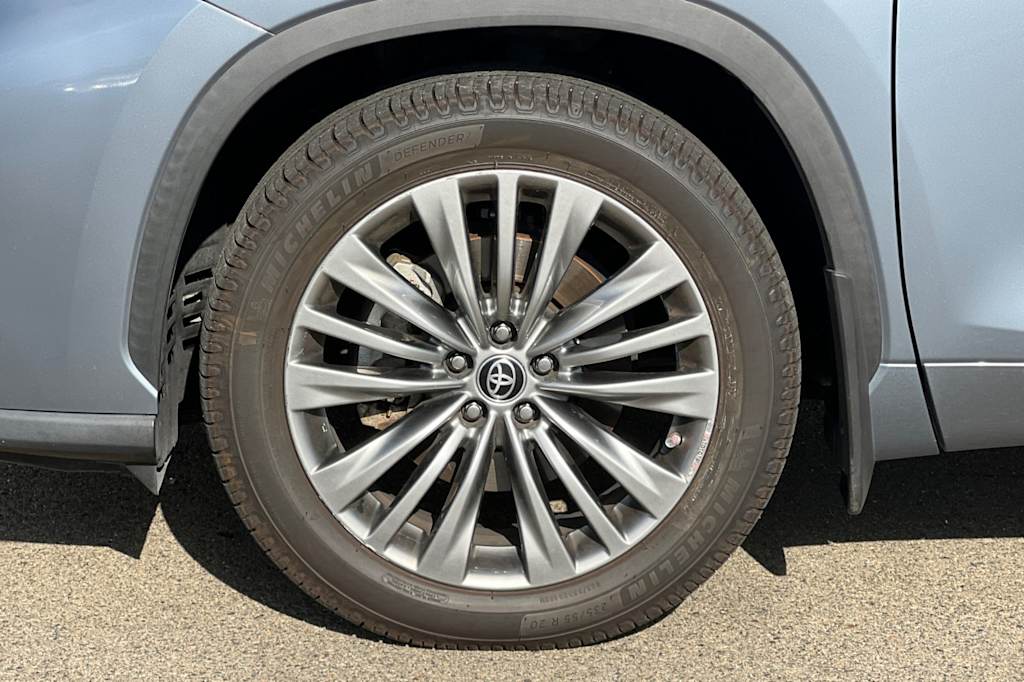 Thumbnail: 2021 Toyota Highlander - 8