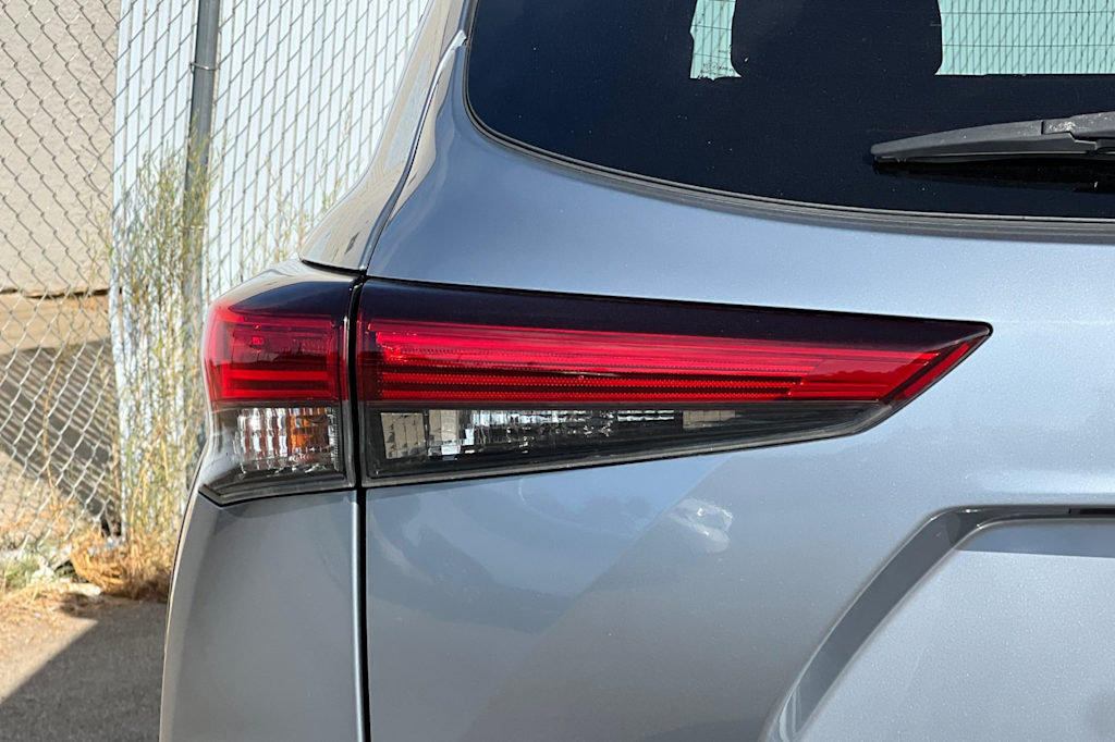 Thumbnail: 2021 Toyota Highlander - 24