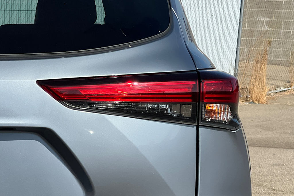 Thumbnail: 2021 Toyota Highlander - 22