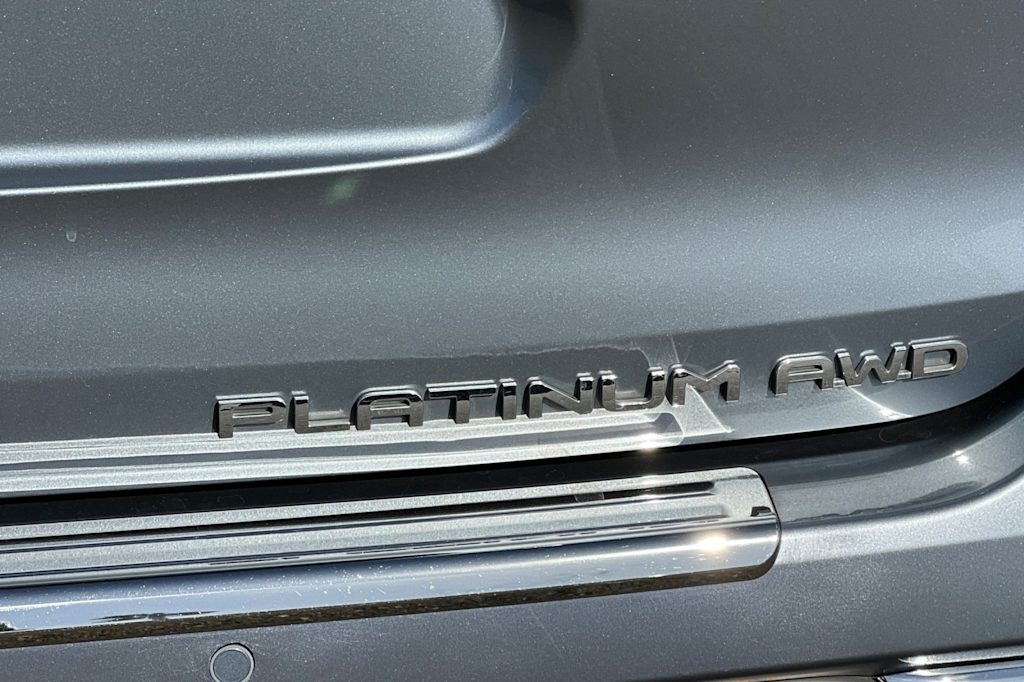 Thumbnail: 2021 Toyota Highlander - 25