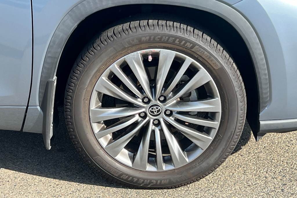 Thumbnail: 2021 Toyota Highlander - 19