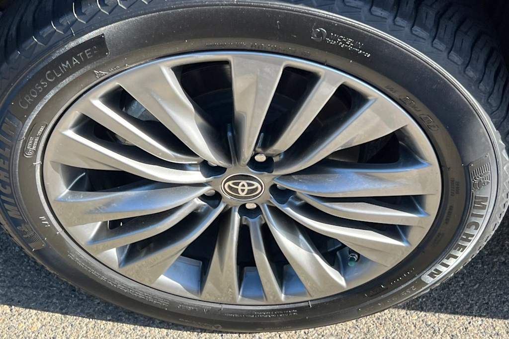 Thumbnail: 2020 Toyota Highlander - 18