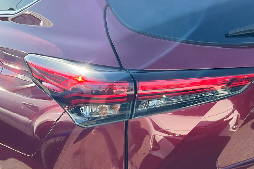 Thumbnail: 2020 Toyota Highlander - 21