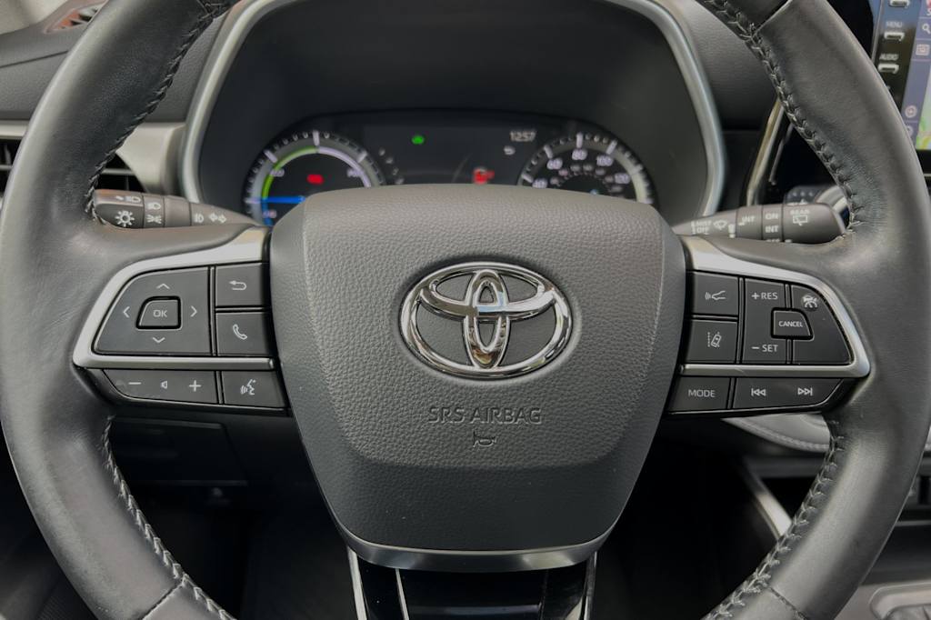 2021 Toyota Highlander XLE 26