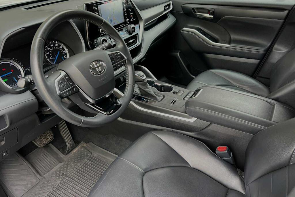 2021 Toyota Highlander XLE 8